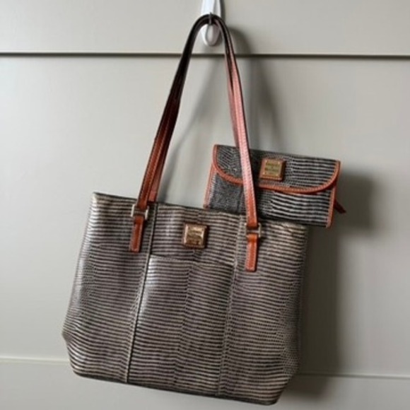 Dooney & Bourke Handbags - Dooney & Bourke Gray Lizard Embossed Tote Shoulder Bag Matching Wallet Set